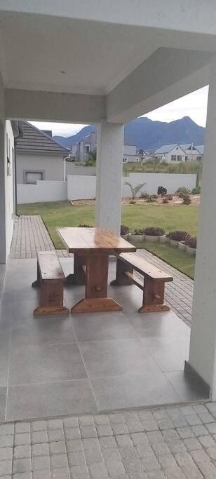 The Halfway House @ Kingswood Golf Estate Βίλα George Εξωτερικό φωτογραφία